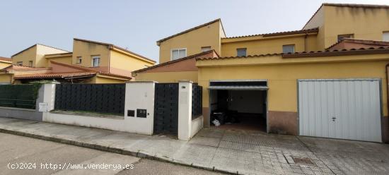  CHALET ADOSADO EN VENTA EN VILLARALBO DE 4 HABITACIONES - ZAMORA 