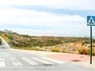 Suelo urbano consolidado ubicado en la Urbanización Cañadas del Parque - GRANADA