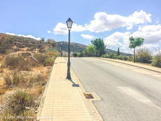 Suelo urbano consolidado ubicado en la Urbanización Cañadas del Parque - GRANADA