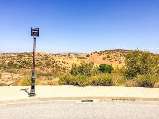 Suelo urbano consolidado ubicado en la Urbanización Cañadas del Parque - GRANADA