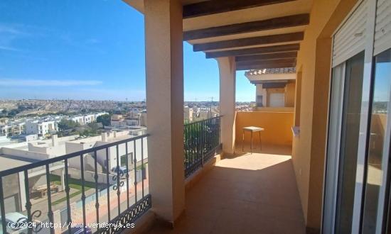 AMPLIO ATICO CON GARAJE, PISCINA Y GRAN TERRAZA CON VISTAS AL MAR EN ORIHUELA COSTA - ALICANTE