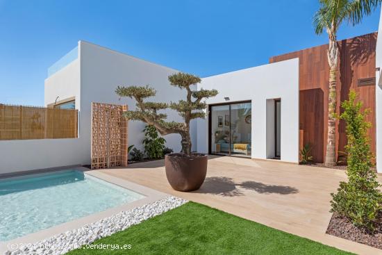 Villas de obra nueva en primera línea de La Serena Golf en Los Alcázares - MURCIA