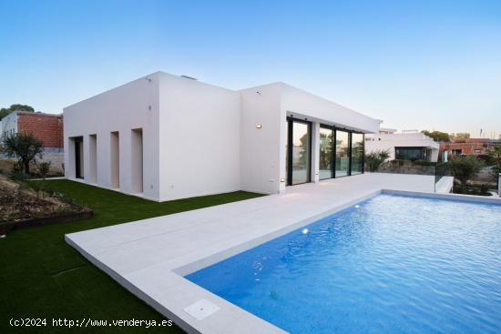 VILLA DE OBRA NUEVA EN LAS COLINAS GOLF - ALICANTE