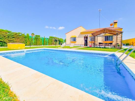 CHALET SEGREGADO EN ZONA HOZANEJOS - CADIZ