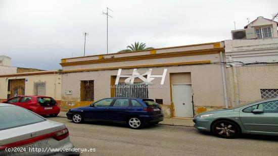 Casa/solar en Zona Universidades. /HH Asesores, Inmobiliaria en Burjassot/. - VALENCIA