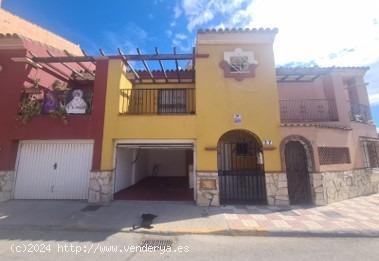 MAGNIFICO ADOSADO EN ZONA CALLE PRIM!!! - CADIZ