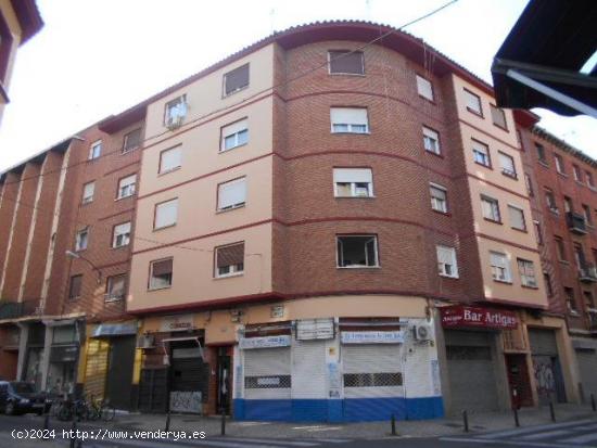 Vendo piso junto a la Universidad - ZARAGOZA