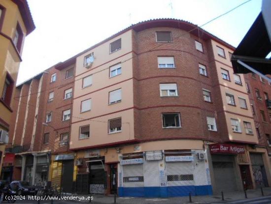 Vendo piso junto a la Universidad - ZARAGOZA