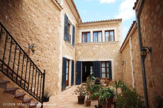 Casa y estudio con proyecto de piscina en el centro de Campos - BALEARES