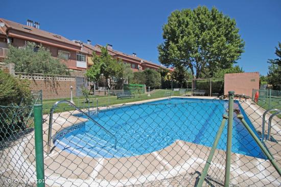 Se vende  Chalet en Villalbilla - MADRID