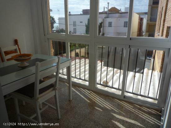 ASOMARSE AL BALCON Y VER EL MAR DE PLAYA DE REGLA? ES POSIBLE EN ESTA VIVIENDA! - CADIZ