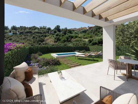 Mallorca, Cala Romántica, se vende pareado de obra nueva con 2 habitaciones y piscina comunitaria -