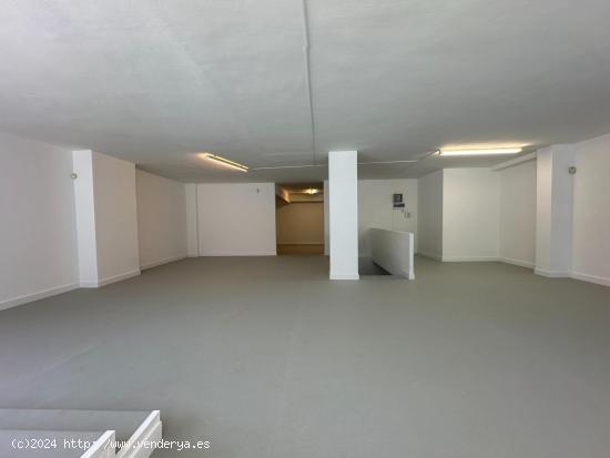 Local en alquiler 200m2 - BARCELONA