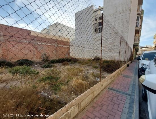 Solar de 300 metros, en pleno centro de Águilas. - MURCIA