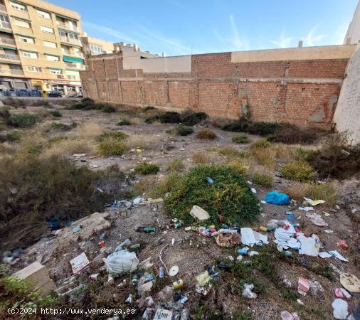 Solar de 300 metros, en pleno centro de Águilas. - MURCIA