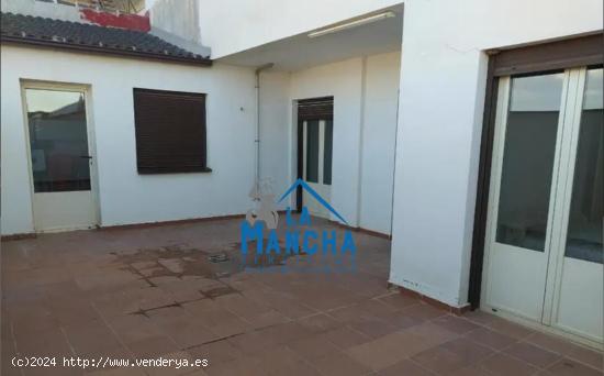  REF:Y066. INMOBILIARIA LA MANCHA VENDE FANTÁSTICO PISO CON PATIO EN MADRIGUERAS. - ALBACETE 