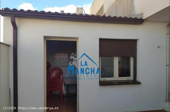 REF:Y066. INMOBILIARIA LA MANCHA VENDE FANTÁSTICO PISO CON PATIO EN MADRIGUERAS. - ALBACETE