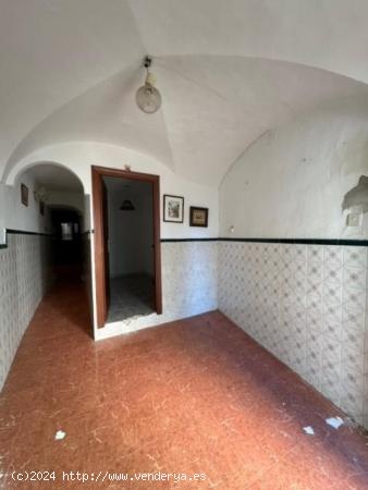 CASABANCO VENDE VIVIENDA  DE CUATRO DORMITORIOS EN ALCUESCAR. - CACERES