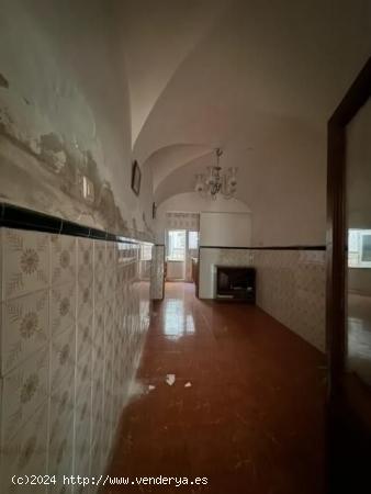 CASABANCO VENDE VIVIENDA  DE CUATRO DORMITORIOS EN ALCUESCAR. - CACERES