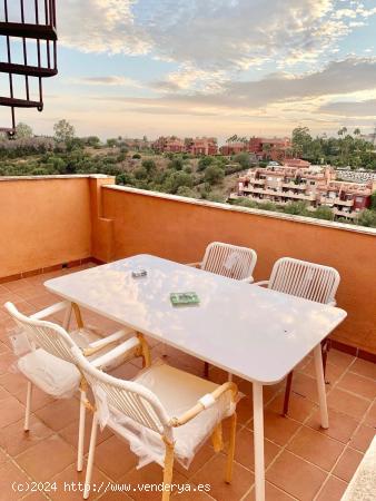 ESPECTACULAR ATICO CON SOLARIUM Y VISTAS LATERALES AL MAR EN LA RESERVA DE MARBELLA - MALAGA