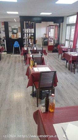 Amplio restaurante con terraza bien situado en traspaso