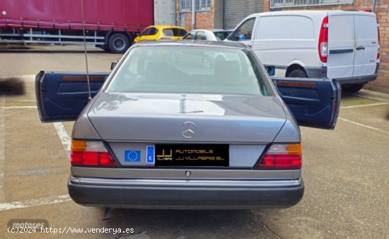 Mercedes 230 CE de 1990 con 190.000 Km por 4.900 EUR. en Barcelona