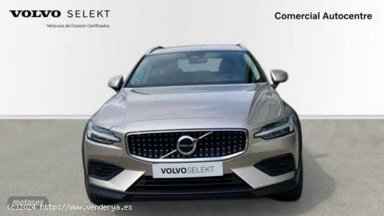 Volvo V 60 Core, B4 (diesel) AWD, Diesel de 2023 con 21.432 Km por 43.900 EUR. en Barcelona