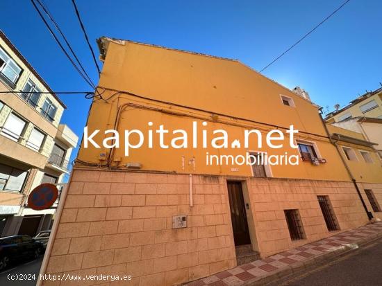 Casa a la venta en el centro de  Castalla (Alicante) - ALICANTE