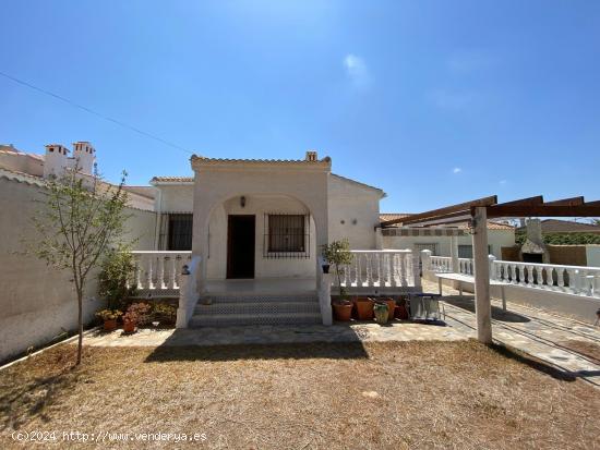 Encantador chalet en Torrevieja, zona San Luis - ALICANTE