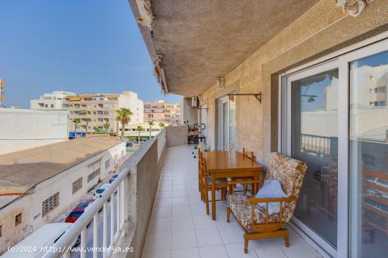 Apartamento de 3 dormitorios y 2 baños en Torrevieja - ALICANTE