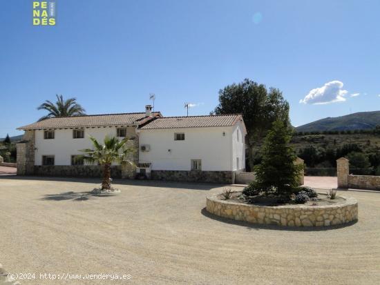 IMPRESIONANTE CHALET CON VISTAS ESPECTACULARES - VALENCIA