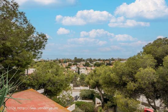 Parcela en Bellamar de 1865 m2 con construcción y piscina. - BARCELONA