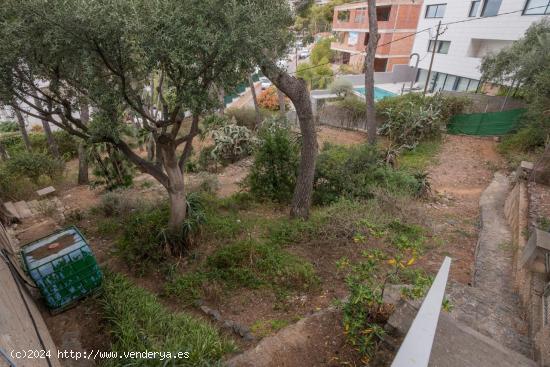 Parcela en Bellamar de 1865 m2 con construcción y piscina. - BARCELONA