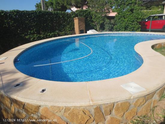  Magnífico Chalet seminuevo con piscina propia - VALENCIA 