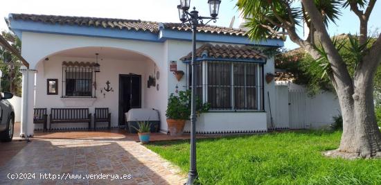  Chalet URBANO de 5 dormitorios y piscina en Los Gallos - CADIZ 