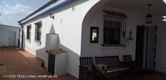 Chalet URBANO de 5 dormitorios y piscina en Los Gallos - CADIZ