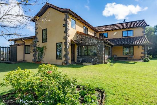 VILLA DE LUJO DE PIEDRA EN CAMPO DE GOLF TACORONTE - SANTA CRUZ DE TENERIFE