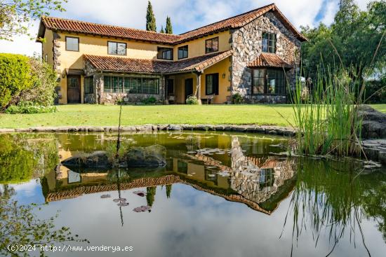 VILLA DE LUJO DE PIEDRA EN CAMPO DE GOLF TACORONTE - SANTA CRUZ DE TENERIFE