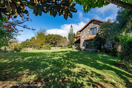 VILLA DE LUJO DE PIEDRA EN CAMPO DE GOLF TACORONTE - SANTA CRUZ DE TENERIFE