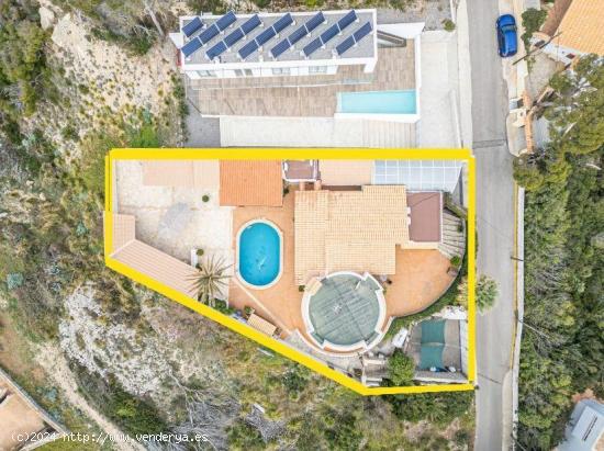 Chalet con piscina en Cala LLiteras - BALEARES