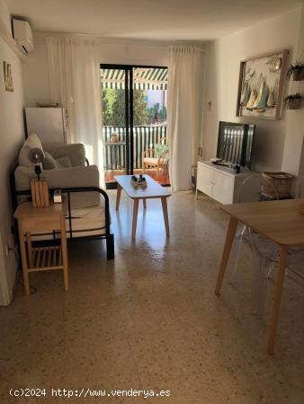 Magnífico apartamento con terraza en la Carihuela a tan sólo 300 metros de la playa - MALAGA