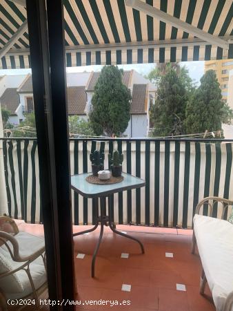 Magnífico apartamento con terraza en la Carihuela a tan sólo 300 metros de la playa - MALAGA