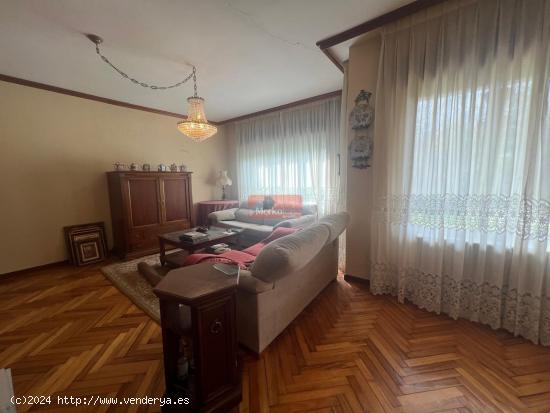 SE VENDE ESPECTACULAR CHALET CON JARDÍN EN RONDA FINGOI. - LUGO