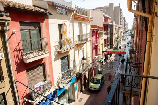 CASA EN CENTRO CIUDAD DE PLANTA BAJA, 2 PISOS INDEPENDIENTES Y UN GRAN PATIO. IDEAL PARA INVERSORES 