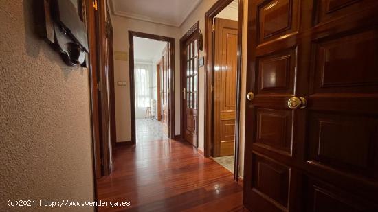 ¡Descubre tu nuevo hogar en este encantador piso en venta con ascensor garaje y trastero! - ORENSE