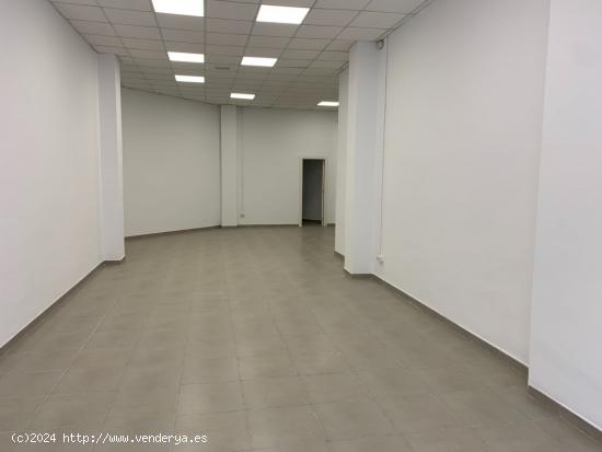 LOCAL COMERCIAL EN EL CENTRO DE EL VENDRELL !!! - TARRAGONA