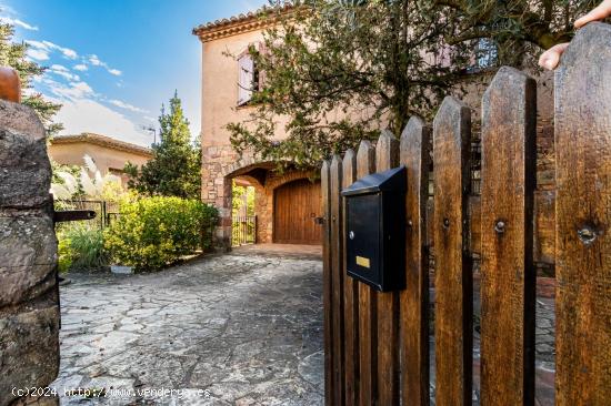 ESPECTACULAR CASA AMB TERRENY I VISTES AL CENTRE DE SANT LLORENÇ SAVALL - BARCELONA