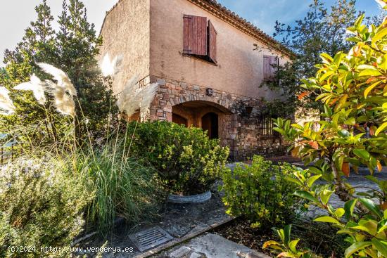 ESPECTACULAR CASA AMB TERRENY I VISTES AL CENTRE DE SANT LLORENÇ SAVALL - BARCELONA