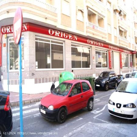 LOCAL EN CALLE CABALLERO DE RODAS EN TORREVIEJA. PROPIEDAD EN ESQUINA EN LA CALLE PRINCIPAL Y COMERC