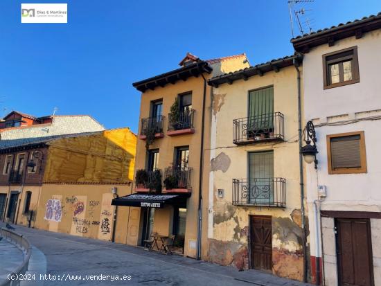  CASA  DETRAS DE LA CATEDRAL - LEON 